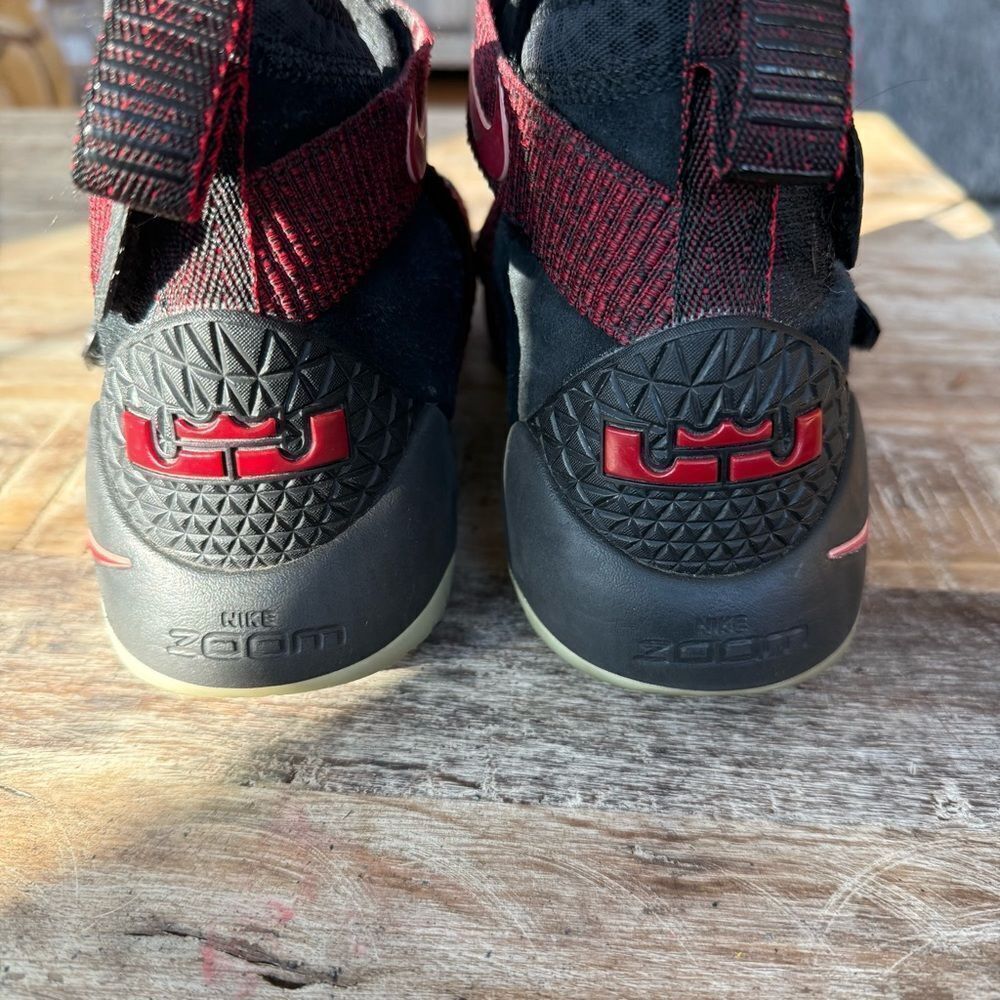 Nike LeBron XI red and black - Picture 5 of 7